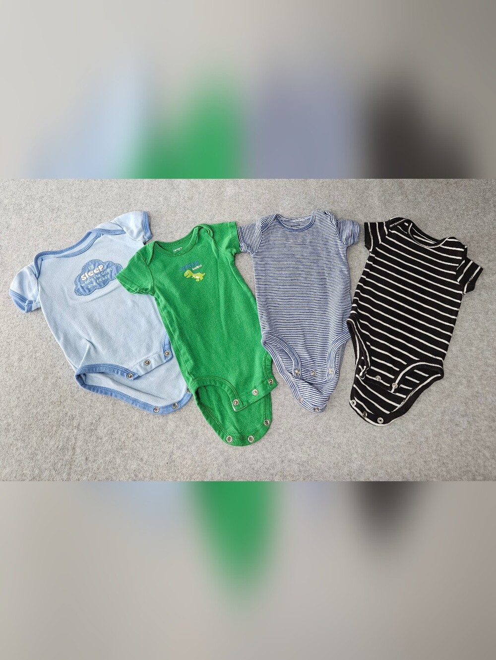 4 Pc Boys Carters Bodysuits Size 3 Months